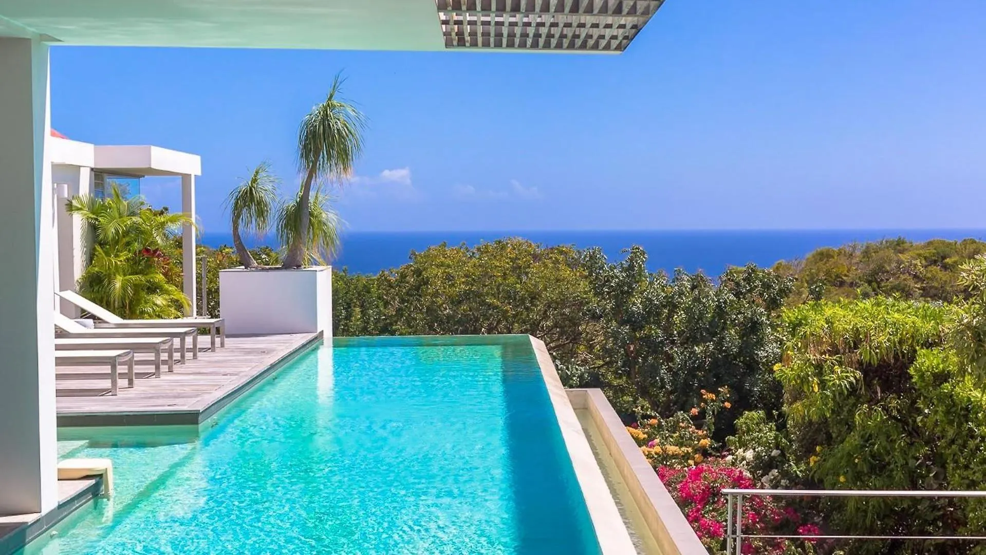 Magnificent Villa With Exceptional Views location